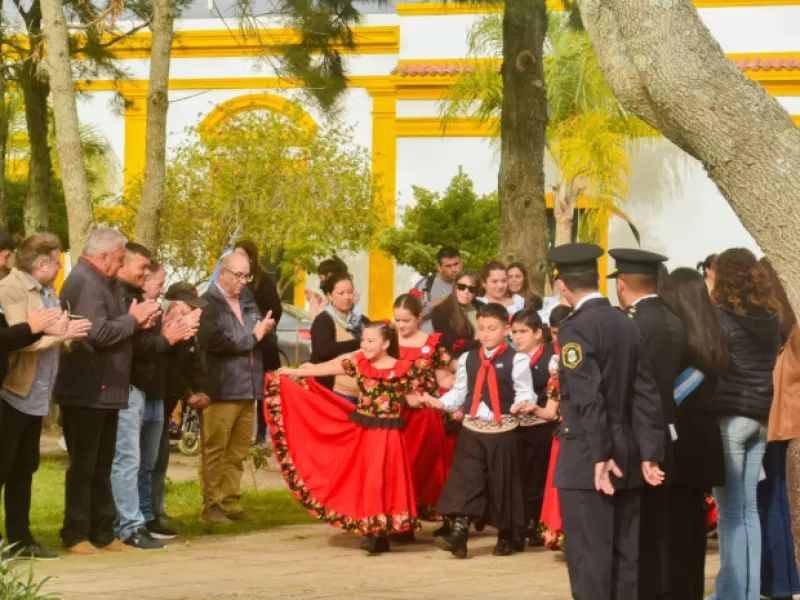 Se realizó el acto del 25 de Mayo con gran presencia de vecinos