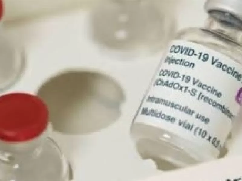 VIDEO. Exvacunatorio de Covid-19 abandonado con insumos m&eacute;dicos