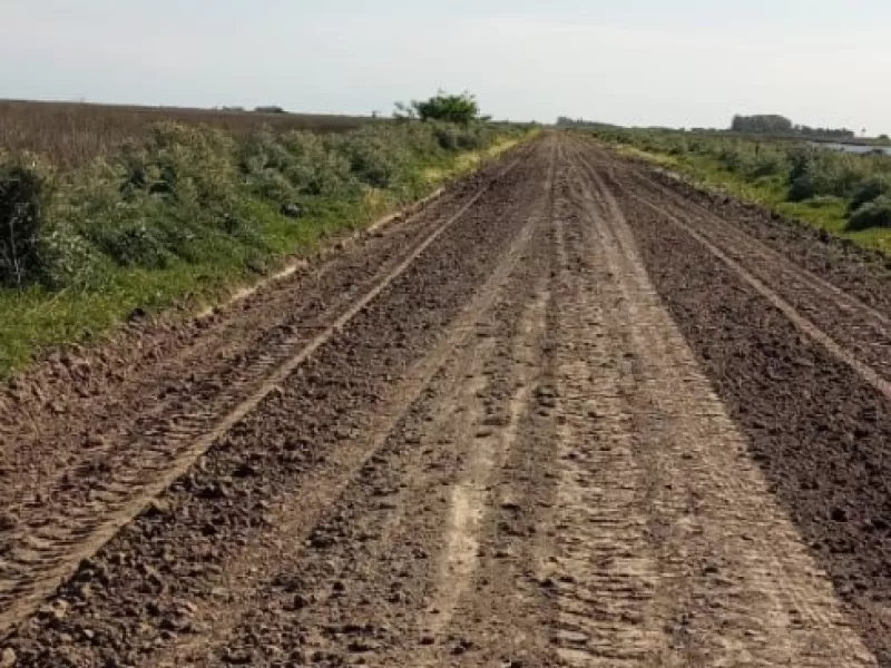 Mejoras viales en General Lavalle: Alteo y se&ntilde;alizaci&oacute;n en caminos rurales 28 noviembre 2025