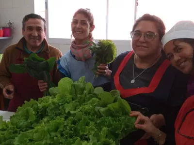 Primera cosecha en la Granja Agroecológica Bandera Argentina