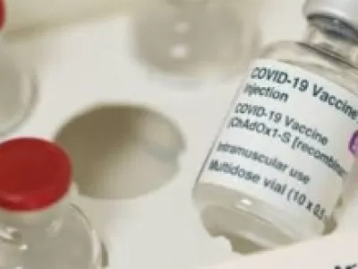 VIDEO. Exvacunatorio de Covid-19 abandonado con insumos m&eacute;dicos